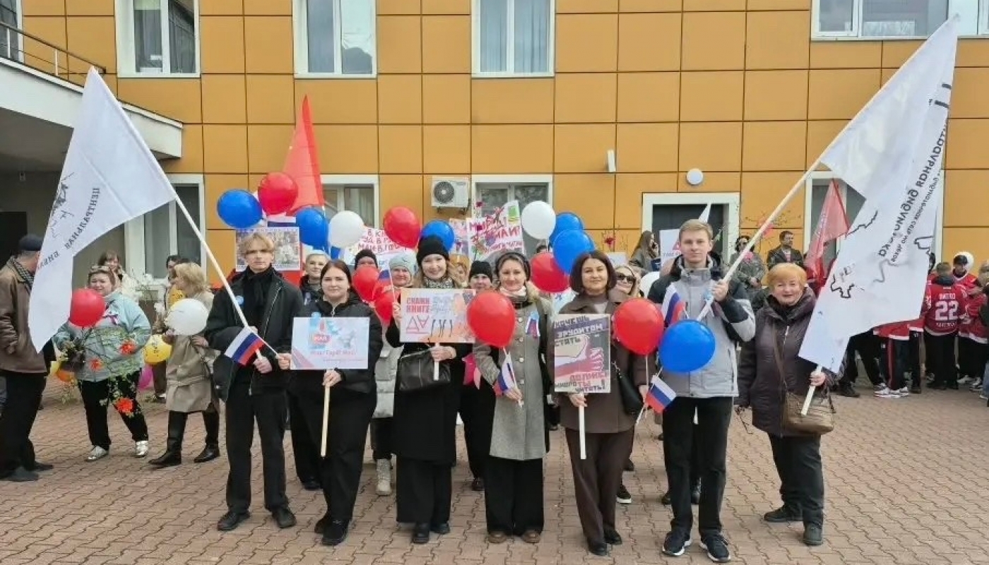 С праздником, дорогие друзья! С Днём Весны и Труда!